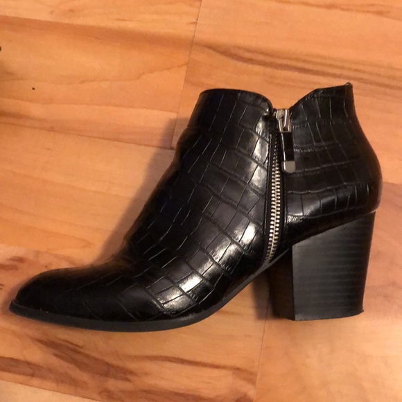 3/$20 Fake alligator shortie boots with heels | size 8.5 - Picture 6 of 6